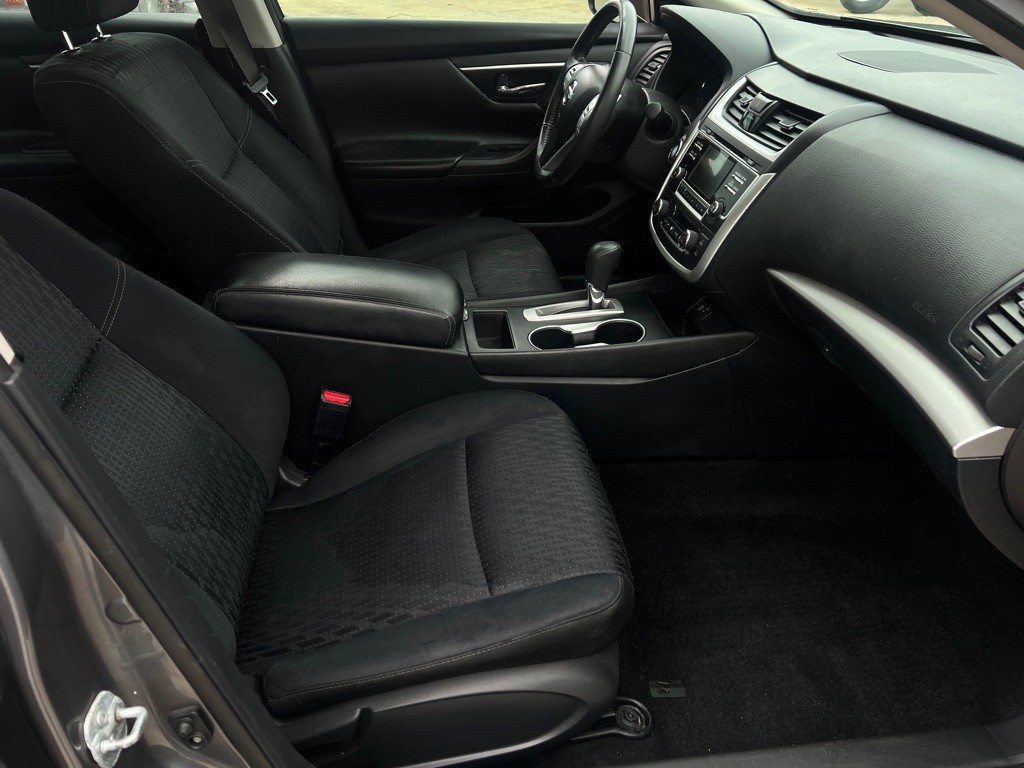 2017 Nissan Altima Image 24