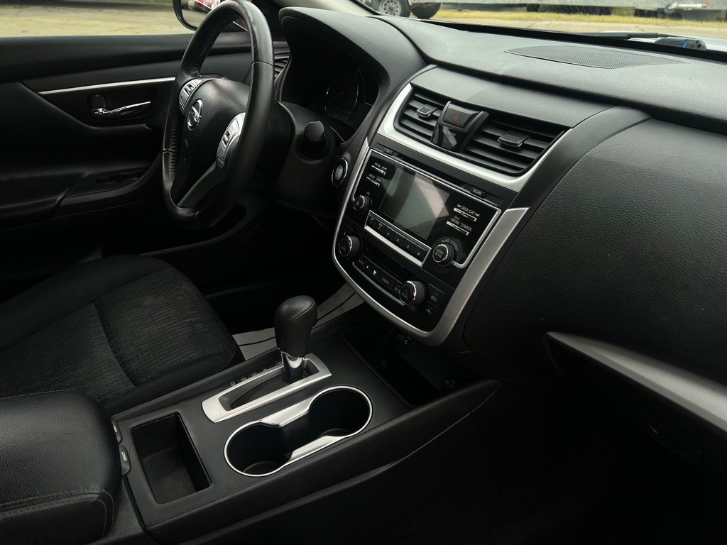2017 Nissan Altima Image 25
