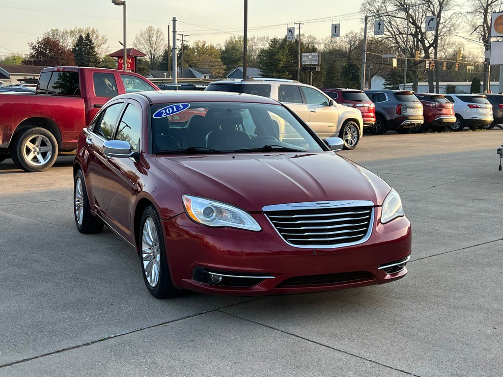 2013 Chrysler 200 Image 2