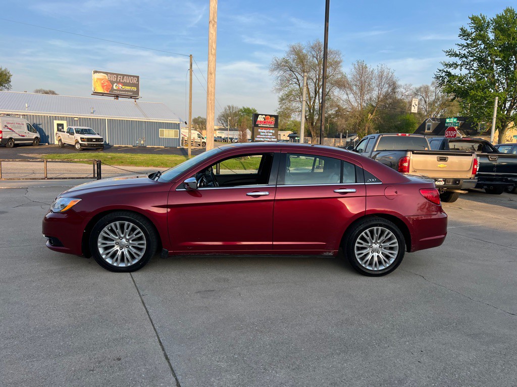 2013 Chrysler 200 Image 6