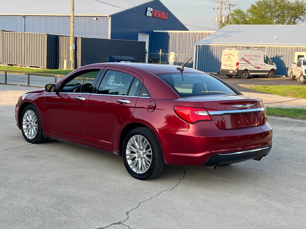 2013 Chrysler 200 Image 7