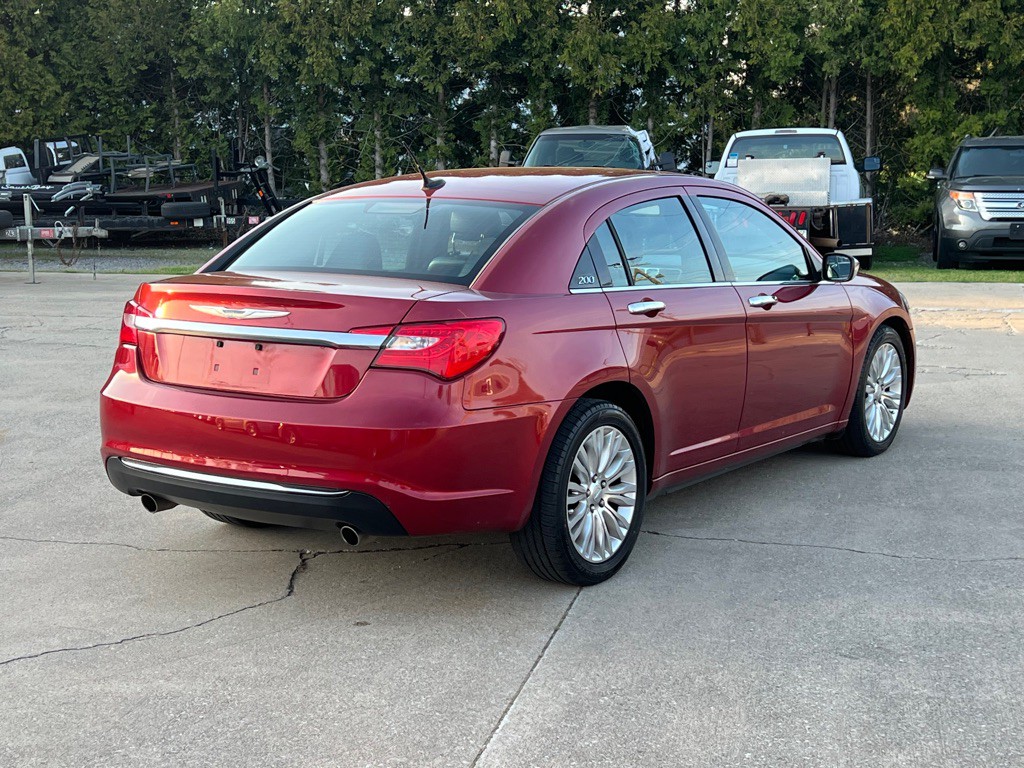 2013 Chrysler 200 Image 11