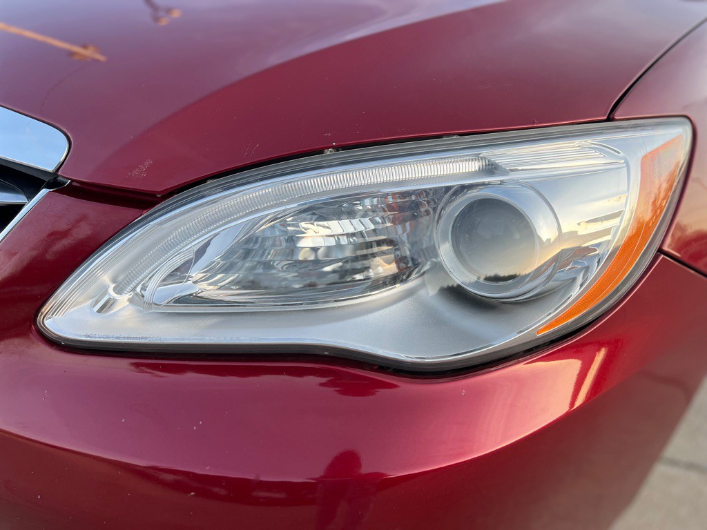 2013 Chrysler 200 Image 17