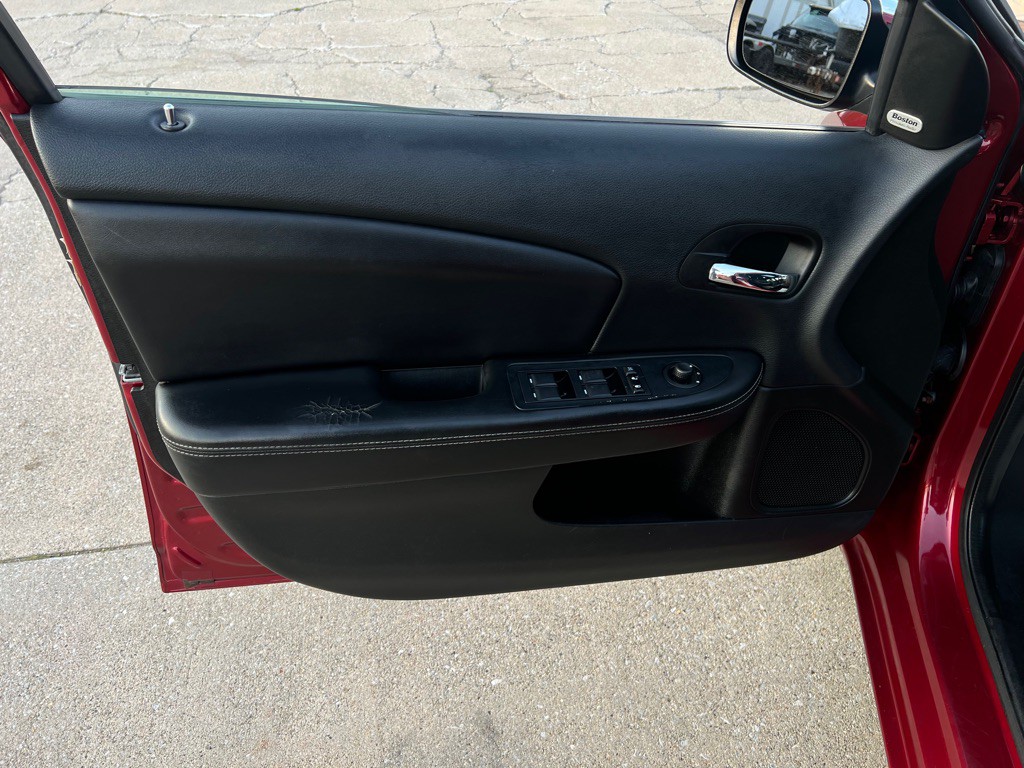 2013 Chrysler 200 Image 18