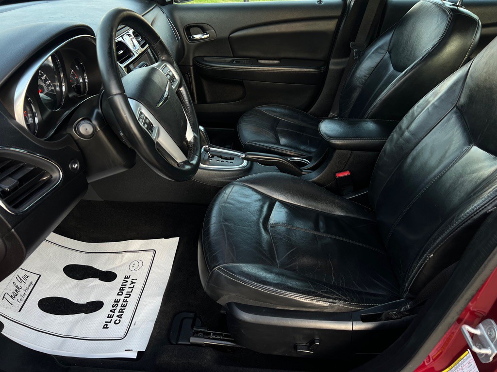 2013 Chrysler 200 Image 20