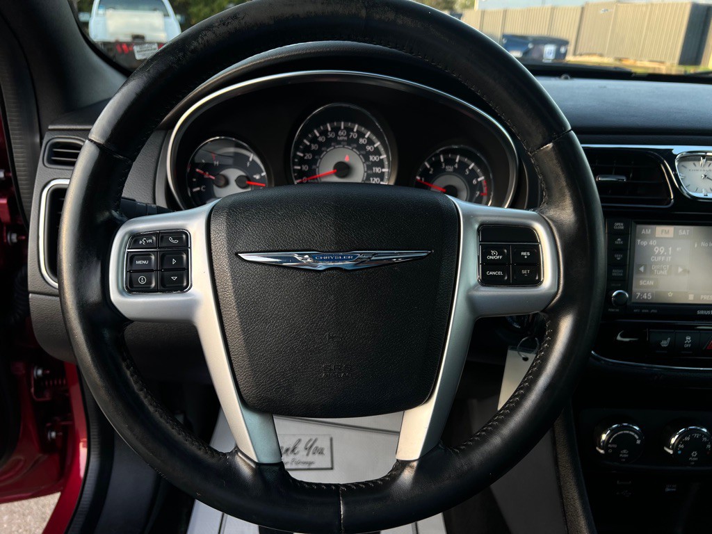 2013 Chrysler 200 Image 22
