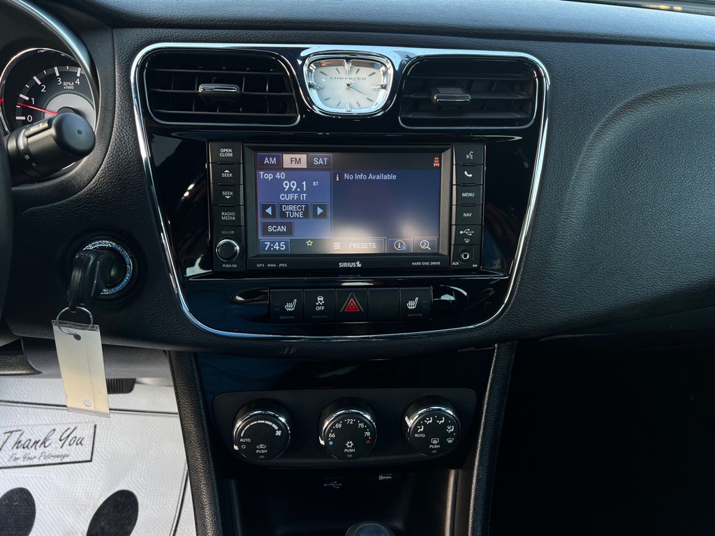 2013 Chrysler 200 Image 26