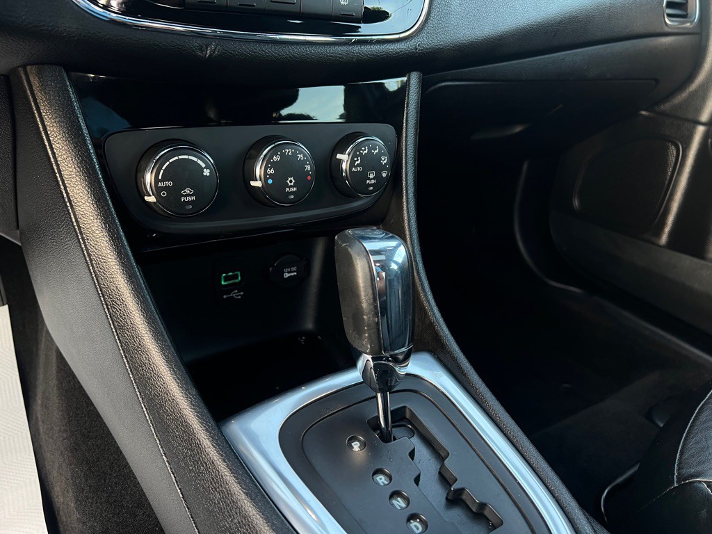 2013 Chrysler 200 Image 27