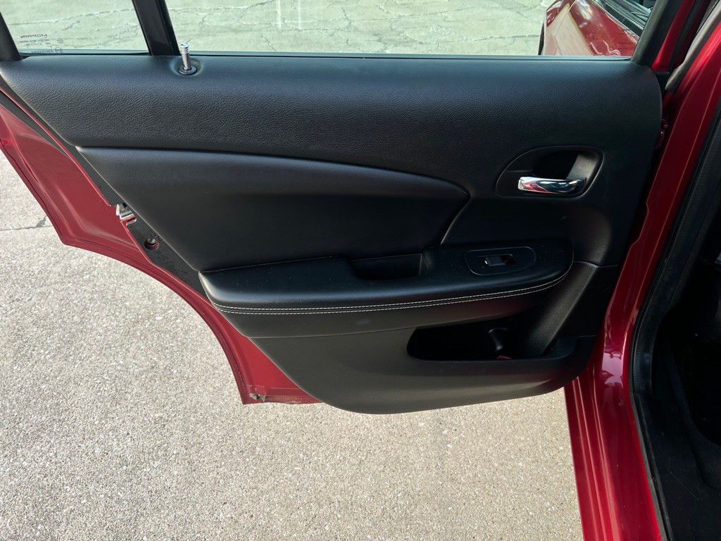 2013 Chrysler 200 Image 28