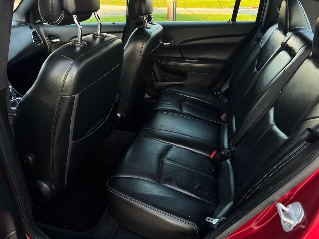 2013 Chrysler 200 Image 30