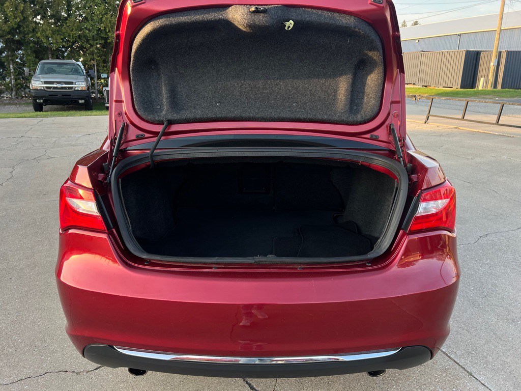 2013 Chrysler 200 Image 31