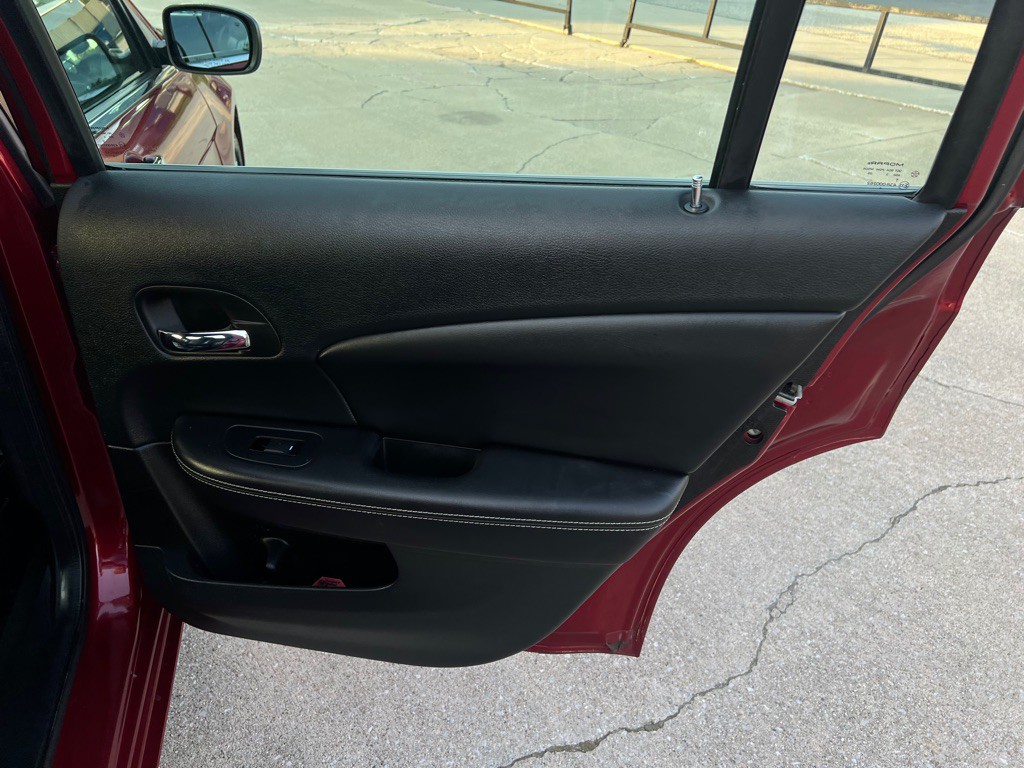 2013 Chrysler 200 Image 33