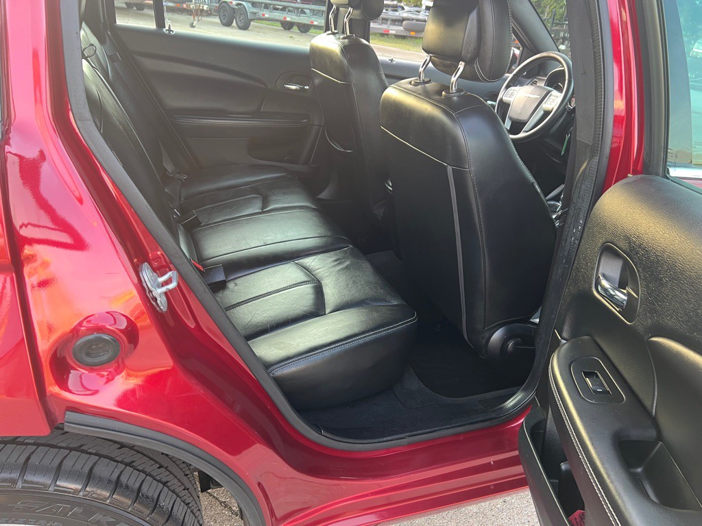2013 Chrysler 200 Image 34