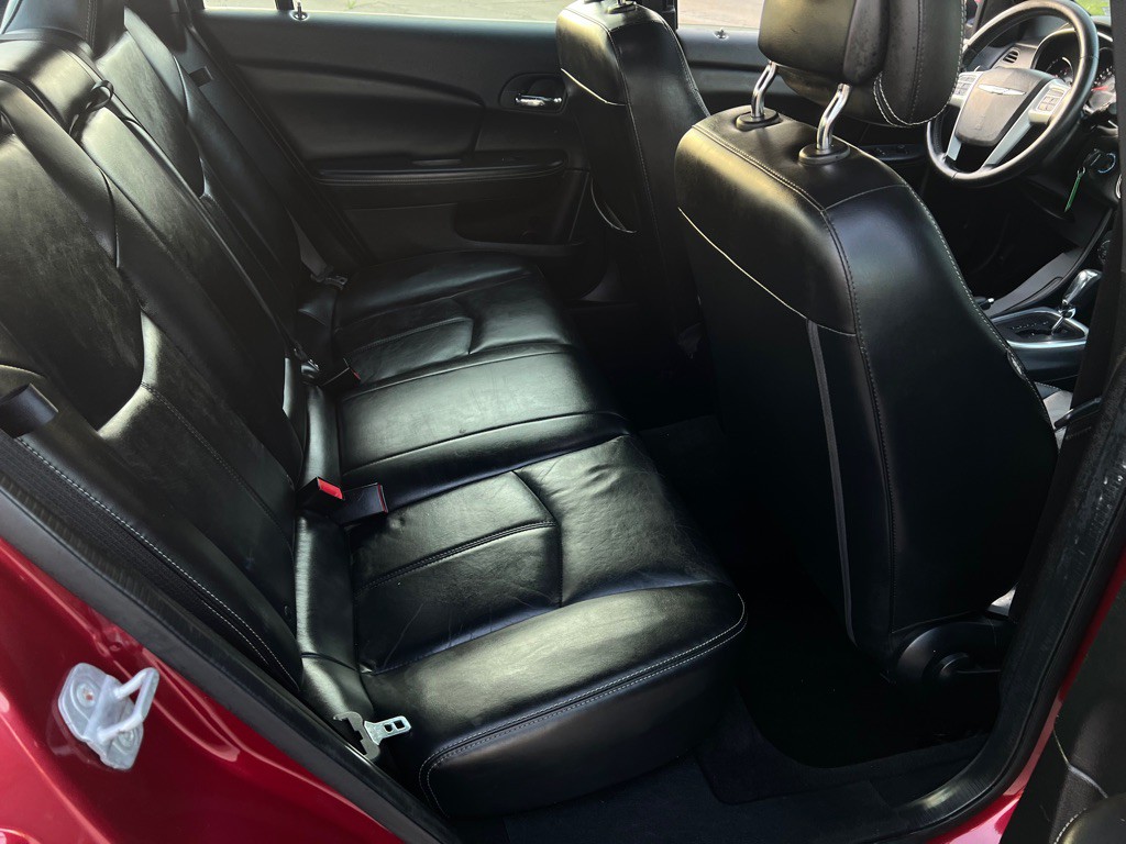 2013 Chrysler 200 Image 35