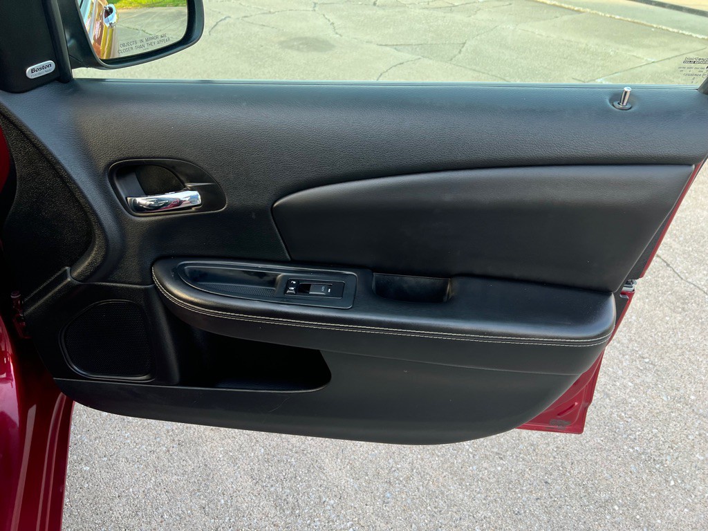2013 Chrysler 200 Image 37
