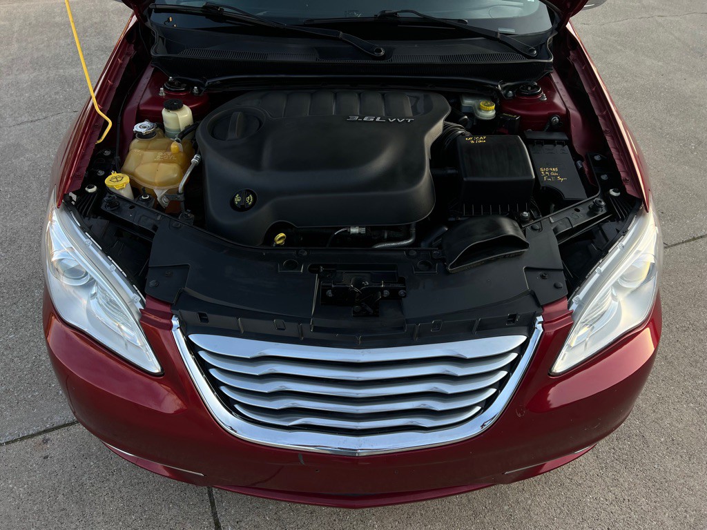 2013 Chrysler 200 Image 41