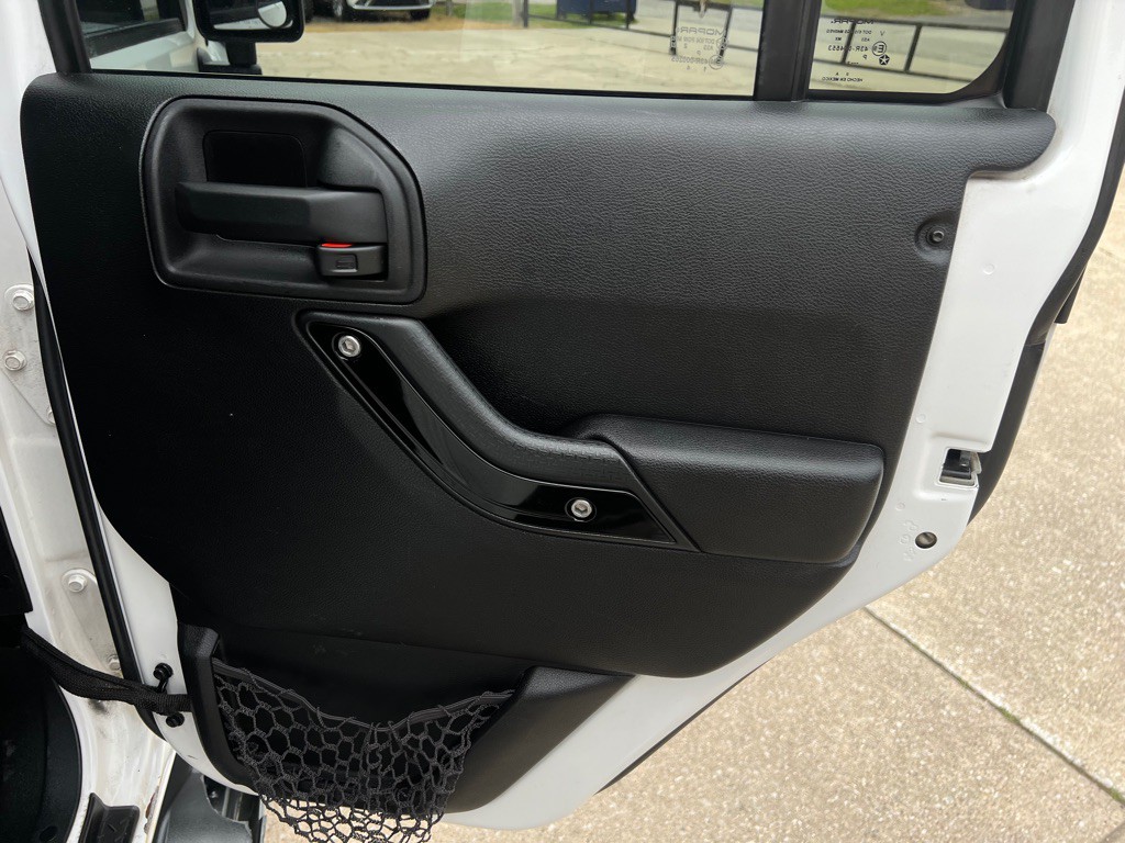 2012 Jeep Wrangler Unlimited Image 32