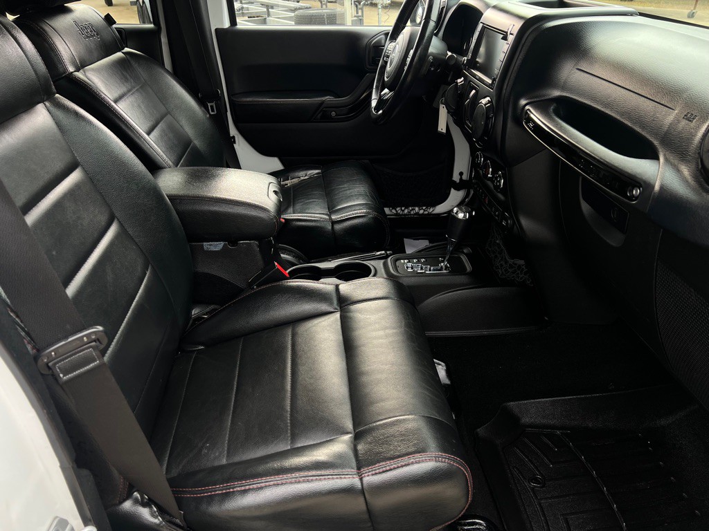 2012 Jeep Wrangler Unlimited Image 39