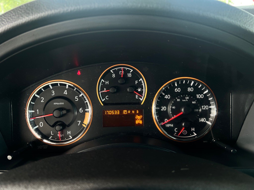 2012 Nissan Armada Image 22
