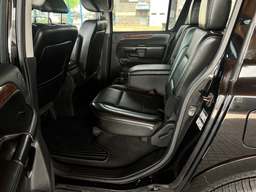2012 Nissan Armada Image 28