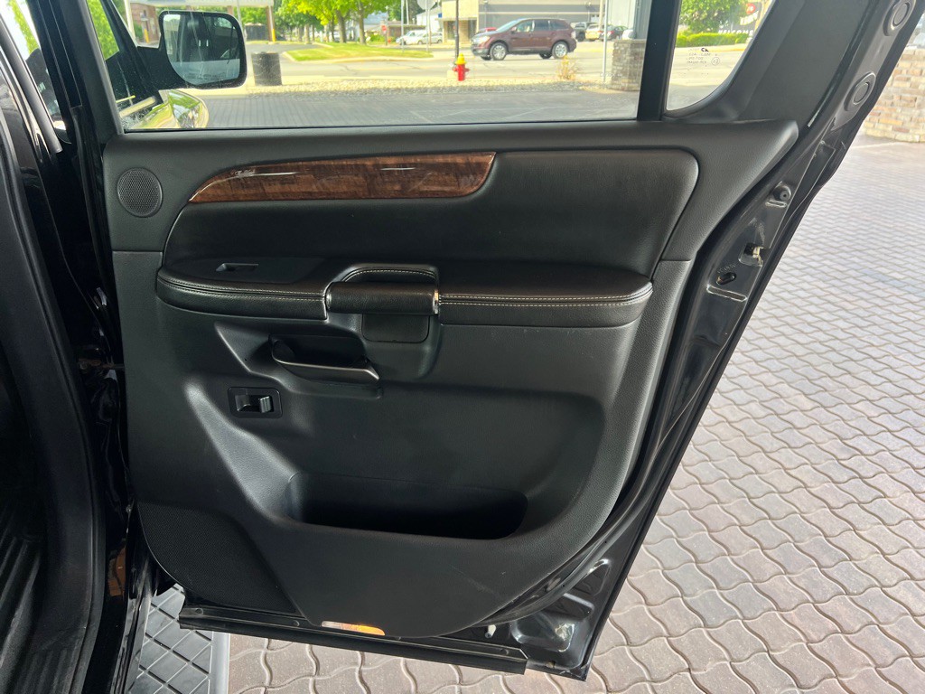 2012 Nissan Armada Image 34