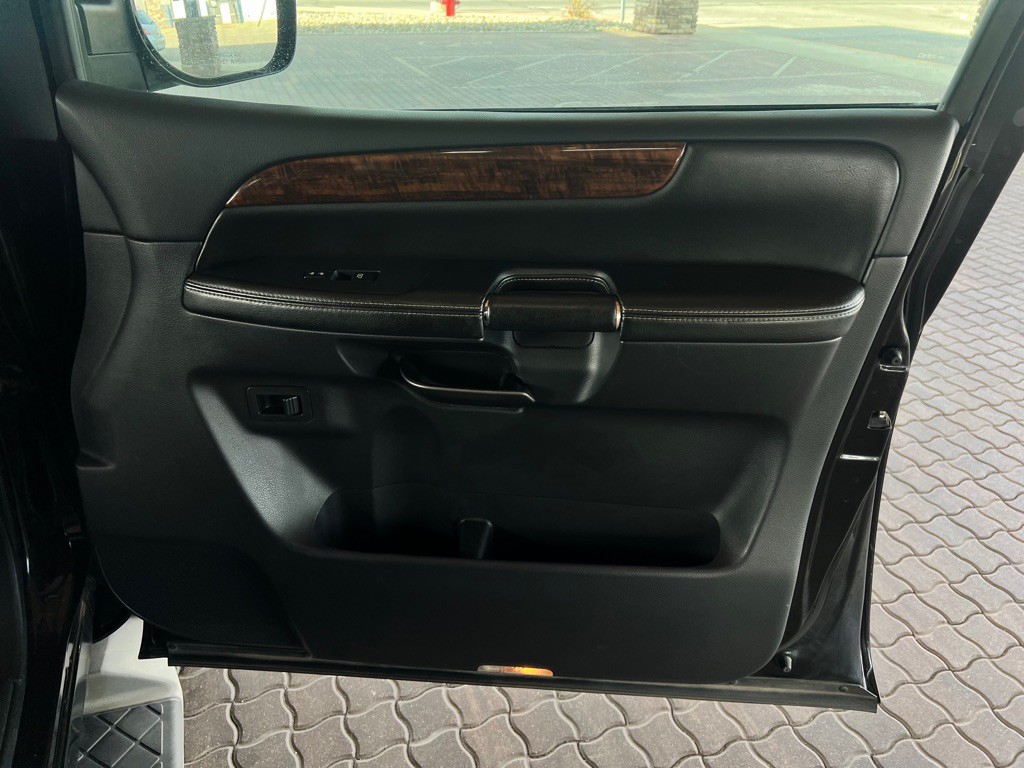 2012 Nissan Armada Image 39