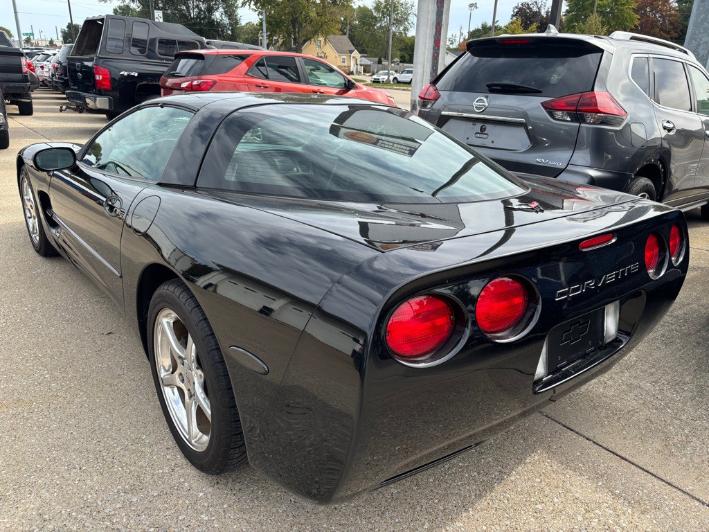 2002 Chevrolet Corvette Image 3