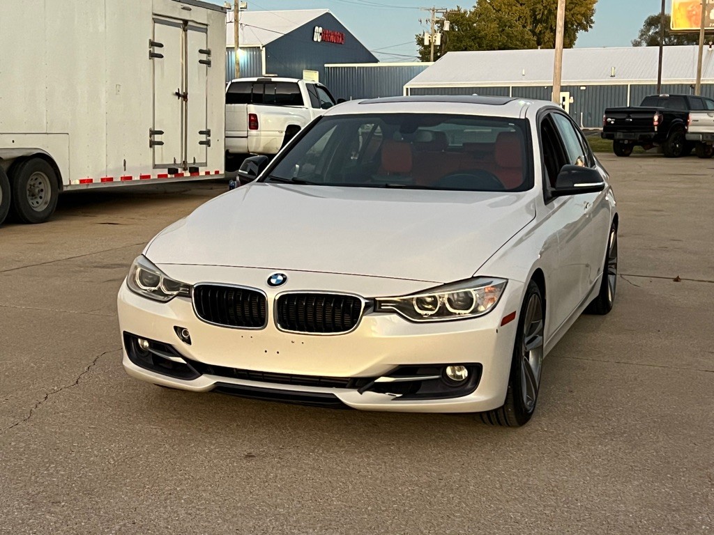 2013 BMW 3 Series Image 2