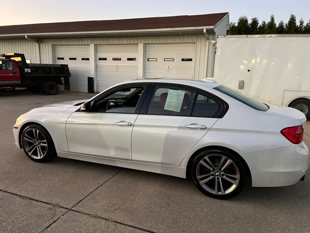 2013 BMW 3 Series Image 8