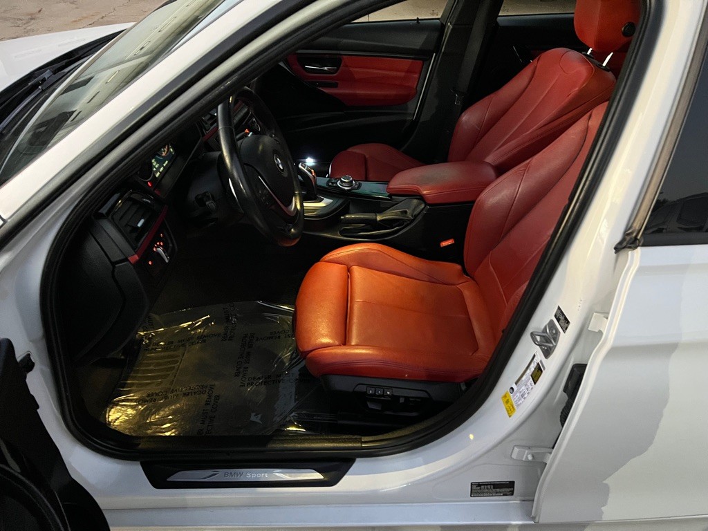 2013 BMW 3 Series Image 9