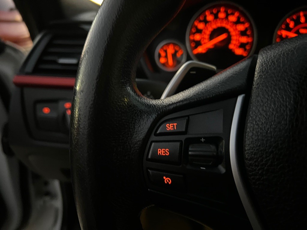 2013 BMW 3 Series Image 13