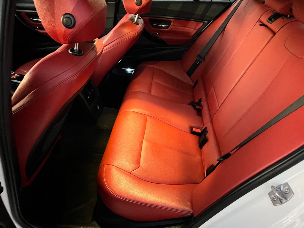 2013 BMW 3 Series Image 19