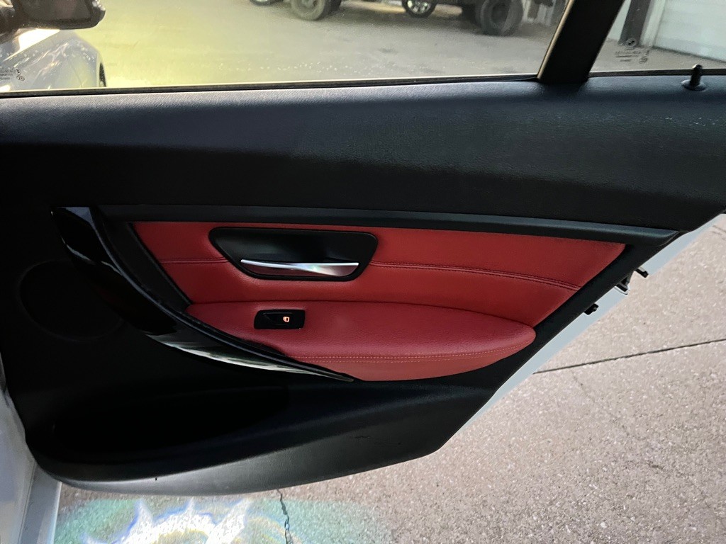 2013 BMW 3 Series Image 22