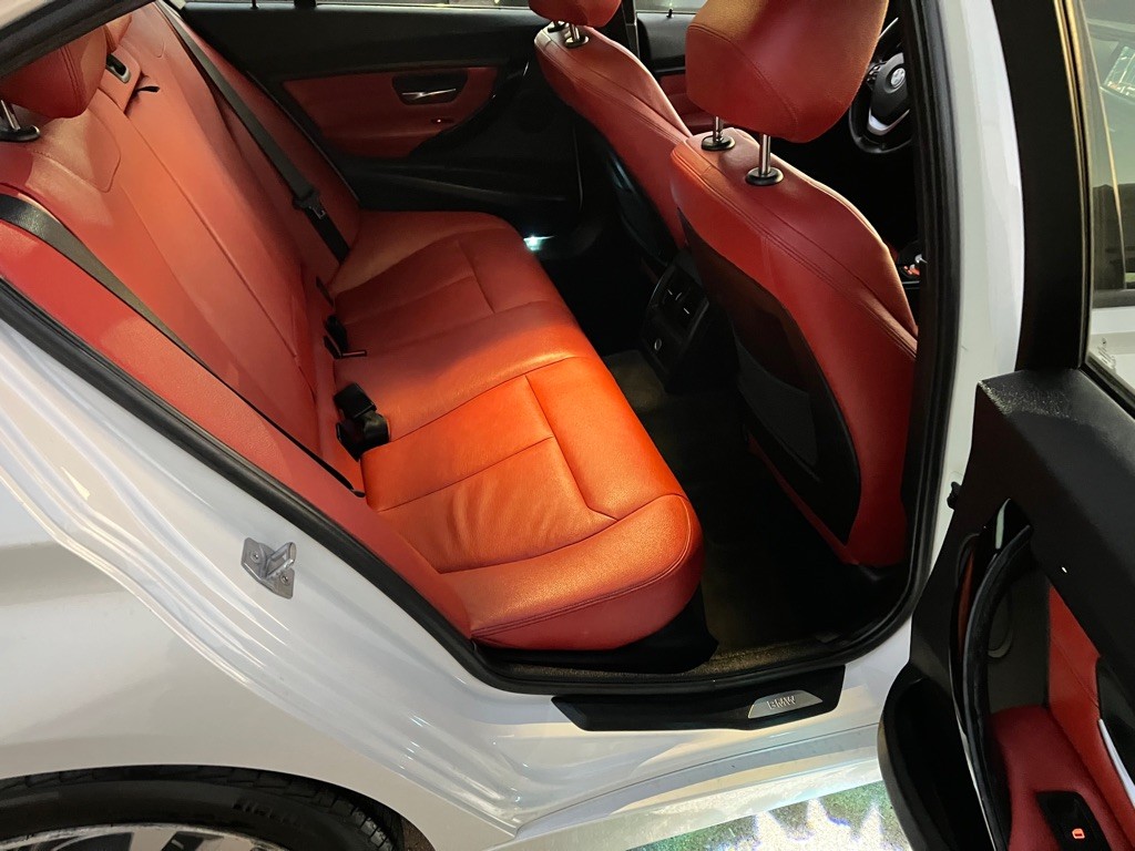 2013 BMW 3 Series Image 23