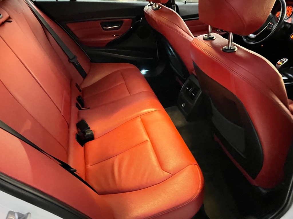 2013 BMW 3 Series Image 24