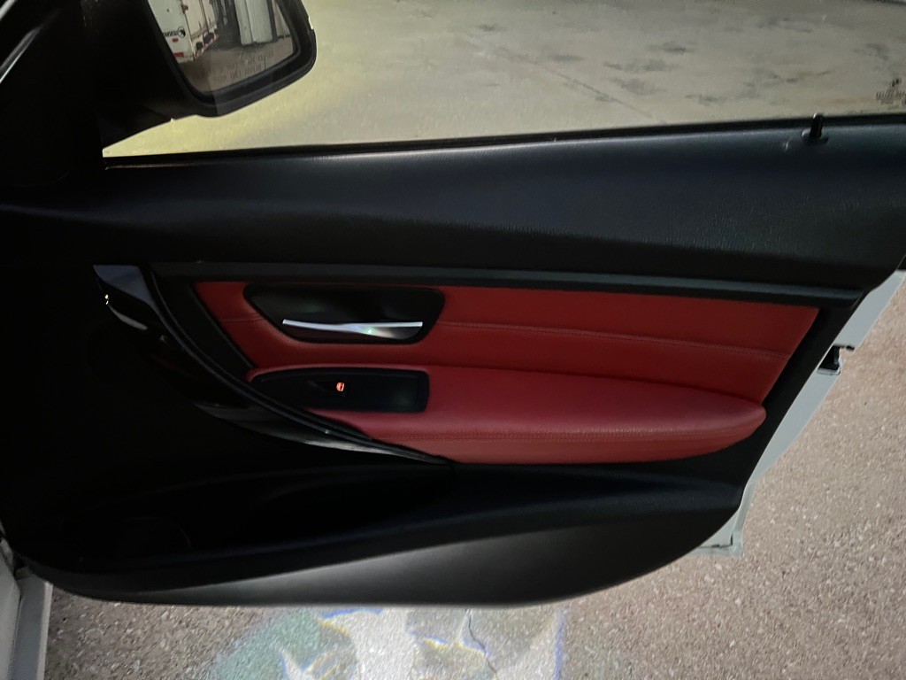 2013 BMW 3 Series Image 26