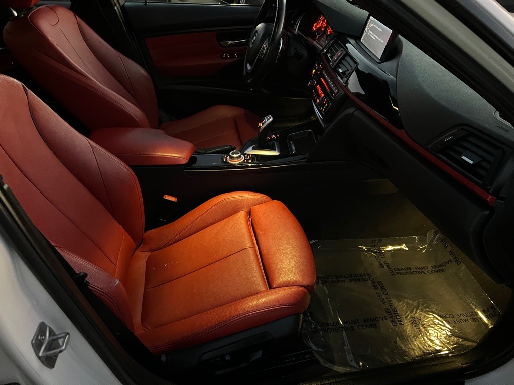 2013 BMW 3 Series Image 28