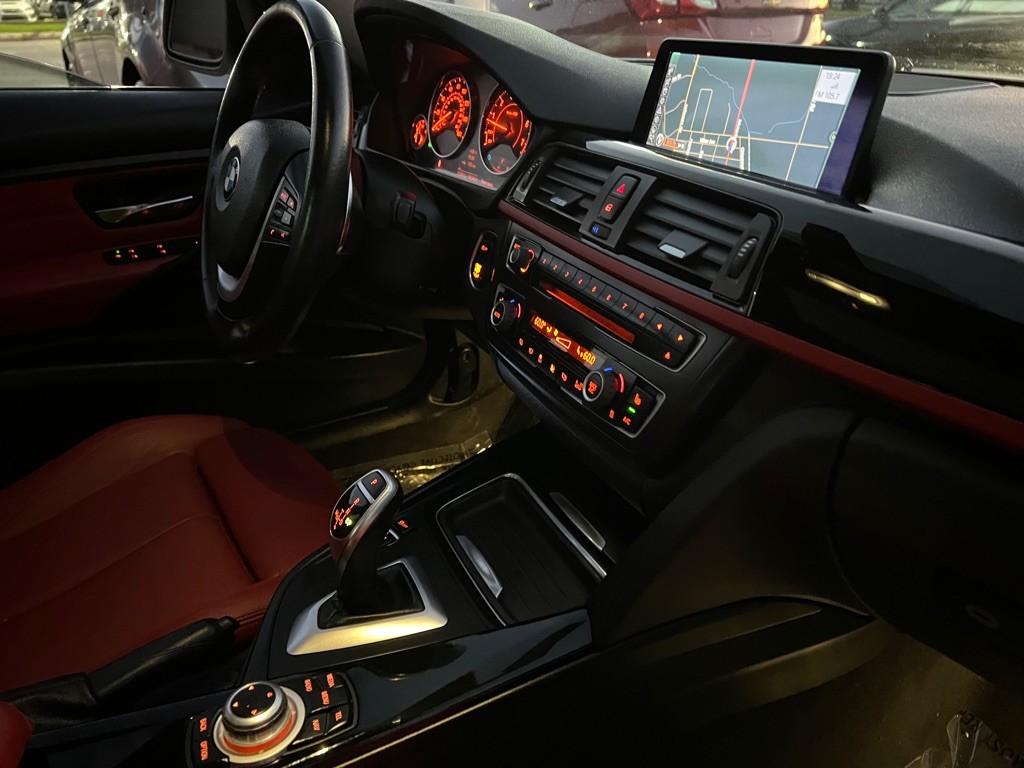 2013 BMW 3 Series Image 29