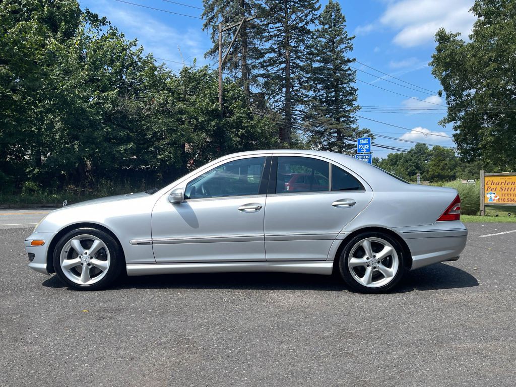 2006 Mercedes-Benz C-Class Image 2