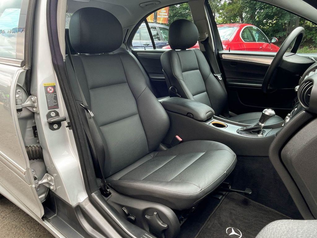 2006 Mercedes-Benz C-Class Image 32