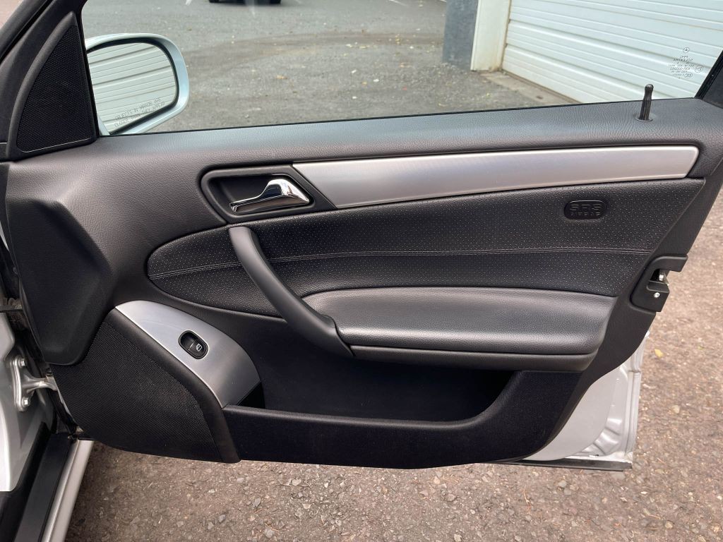 2006 Mercedes-Benz C-Class Image 34
