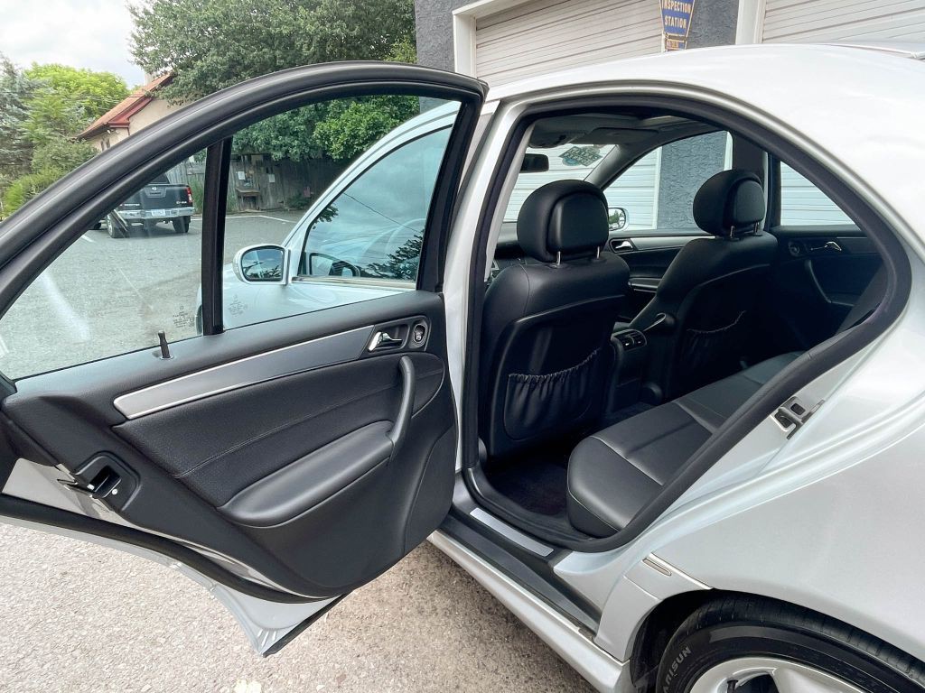 2006 Mercedes-Benz C-Class Image 36