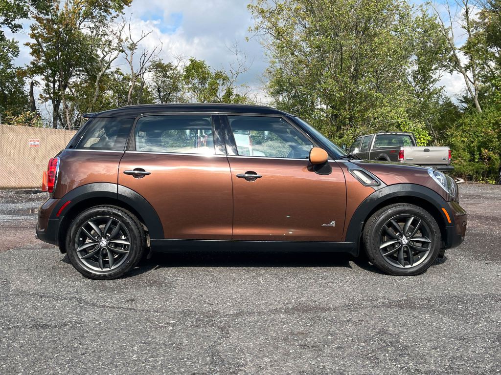 2014 MINI Countryman Image 2