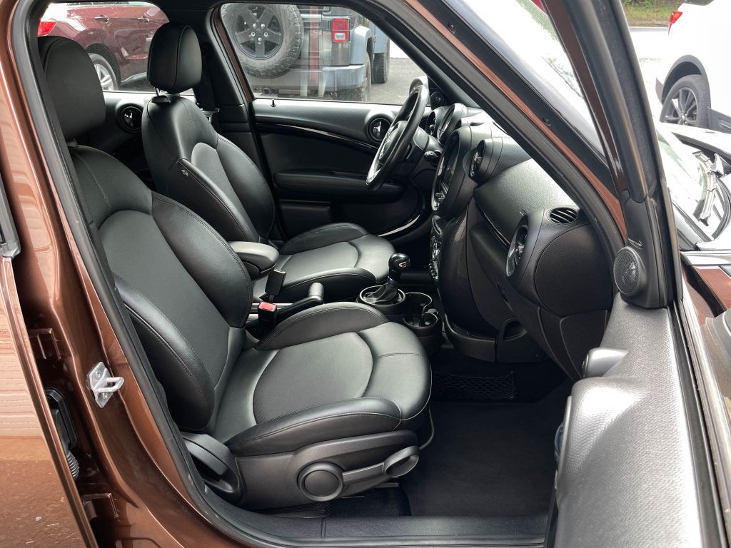 2014 MINI Countryman Image 30