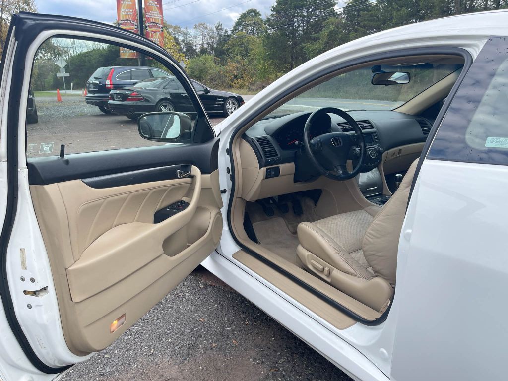 2005 Honda Accord Image 13