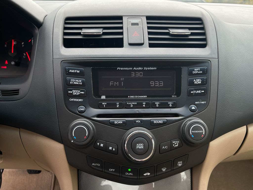 2005 Honda Accord Image 24