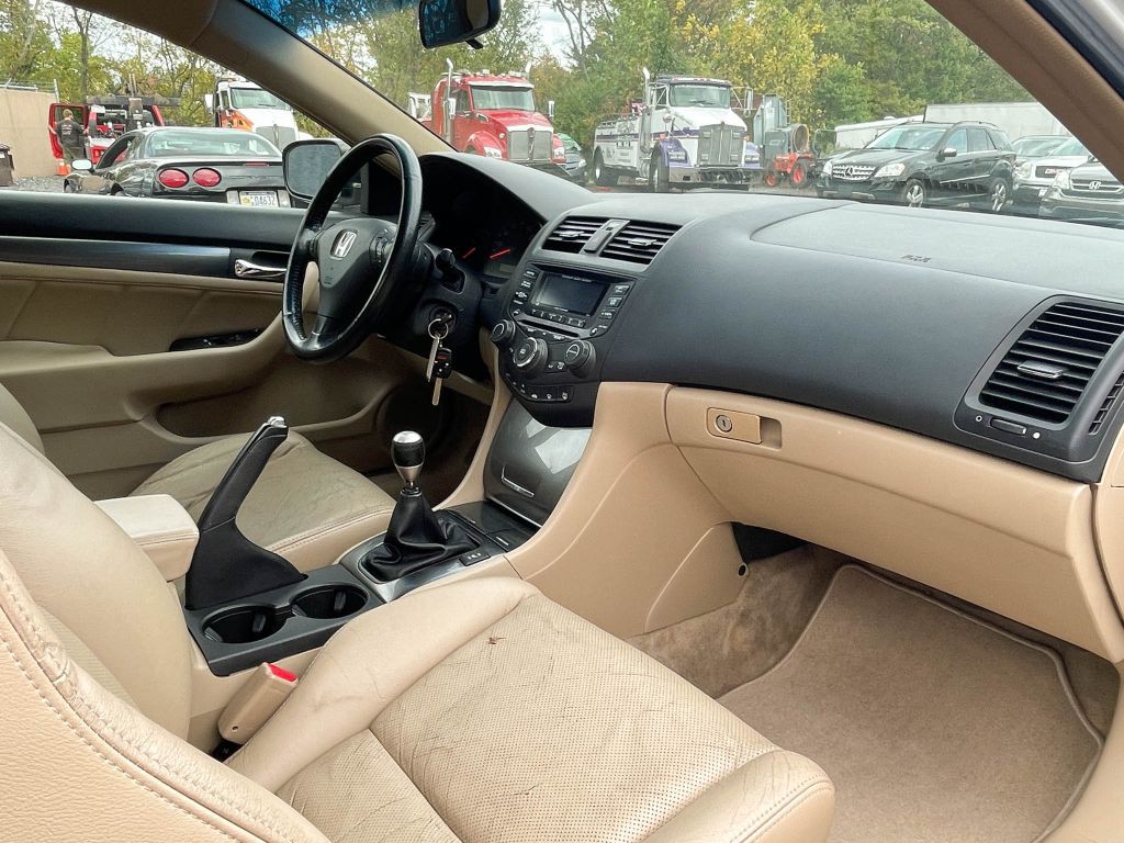 2005 Honda Accord Image 28