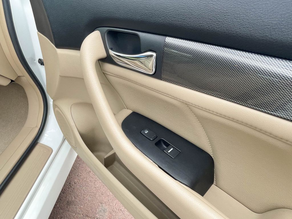 2005 Honda Accord Image 32