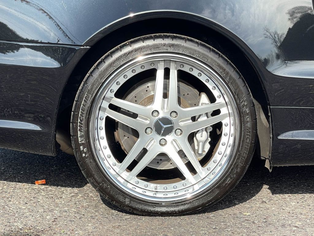 2004 Mercedes-Benz SL-Class Image 10