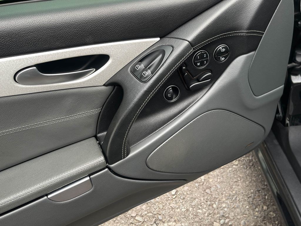 2004 Mercedes-Benz SL-Class Image 21